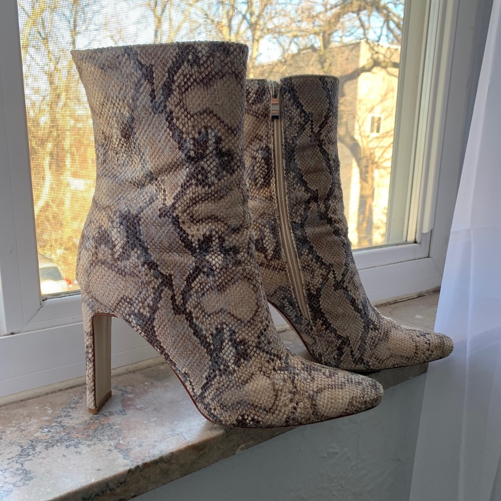 AZALEA WANG Snakeskin Round Toe Mid Calf Rectangle